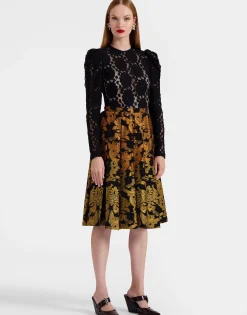 Clingy TopSolid Black in Stretch Lace