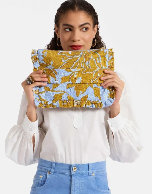 Hand PochetteTangle Light Blue in Printed Lace
