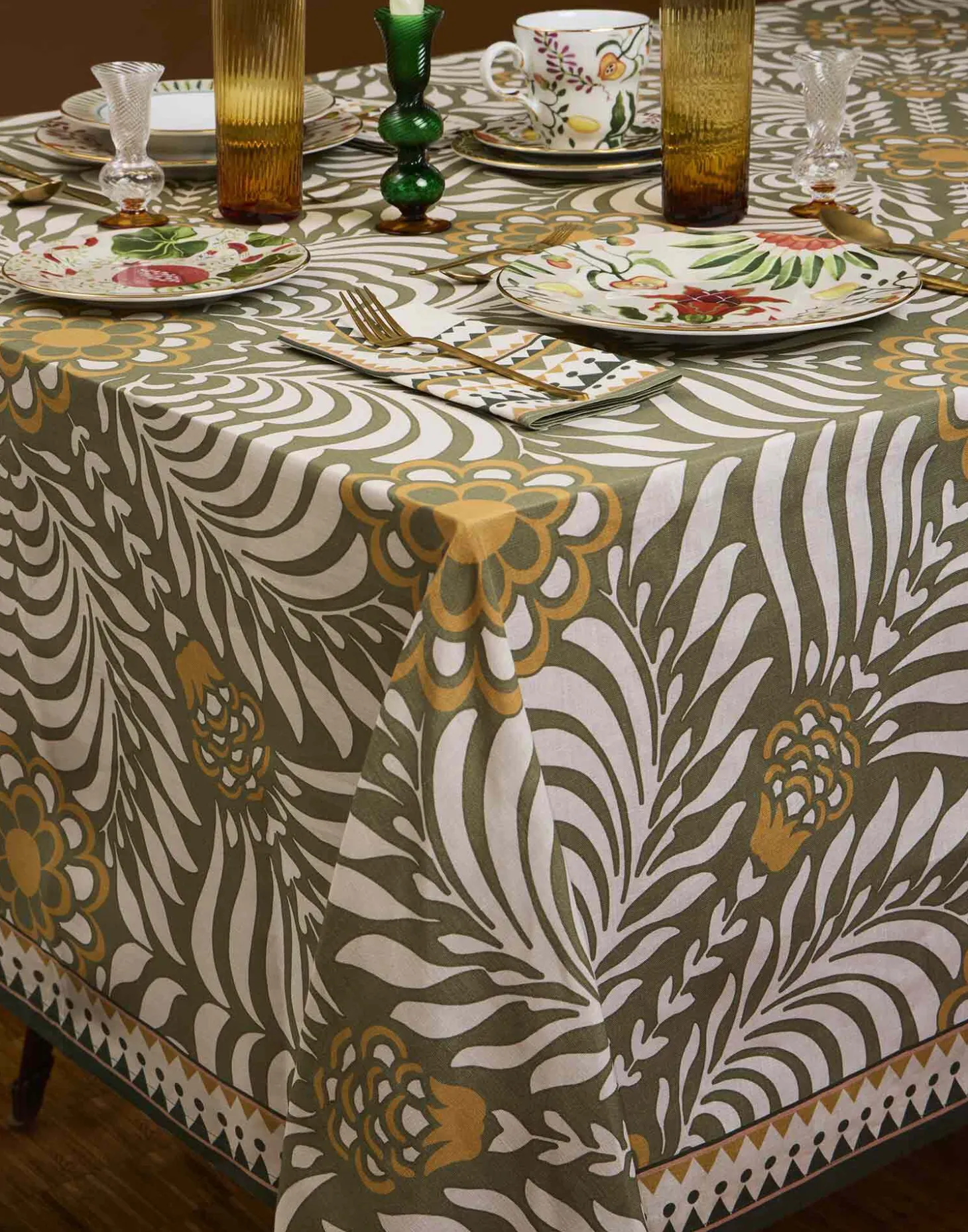 Medium TableclothTudorLight Green in Linen